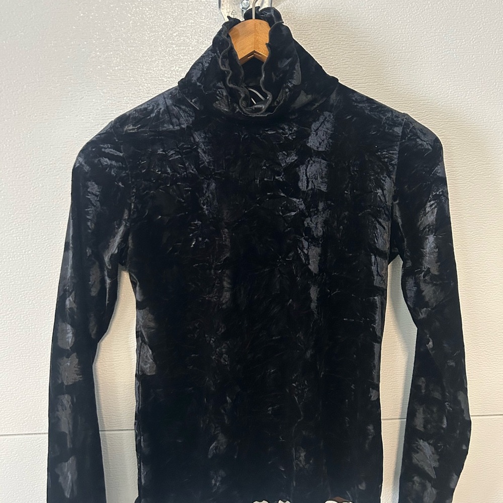 Snow skins velvet snakeskin style shirt, warm and flattering